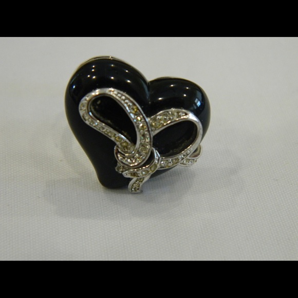 Heart Cocktail Ring Size 5 Black With Rhinestones In Excellent Condition - Picture 4 of 4
